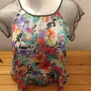 Flowing blouse with mesh sleeves